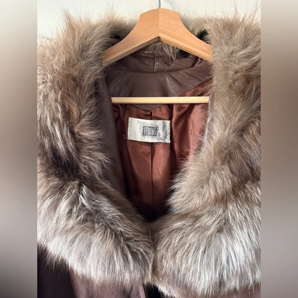 Vintage 70s Luxury Brown Genuine Leather Coat with Large Fur Collar Size XS - Picture 2 of 9